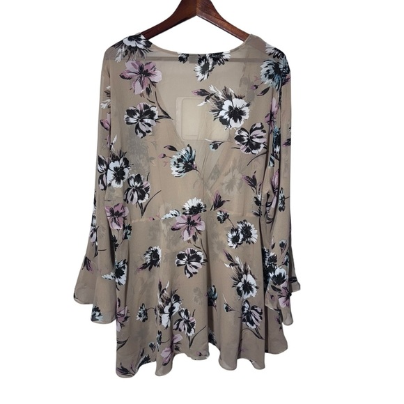Torrid Floral Beige Faux Wrap Blouse Size 3x Bell Sleeves - Picture 2 of 10